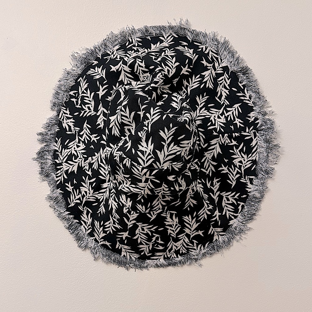 FRENCH CONNECTION | LEAF PRINT SUNHAT | Black & Ecru | NWT - Picture 12 of 12